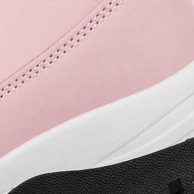 Close up of the white platform midsole on a pink snow boot