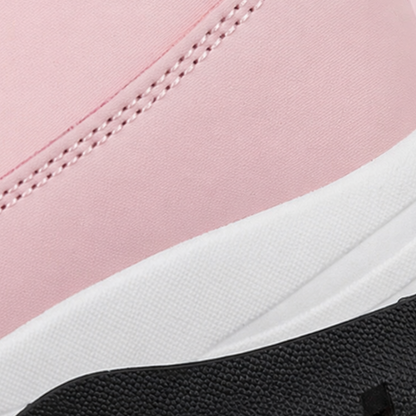 Close up of the white platform midsole on a pink snow boot